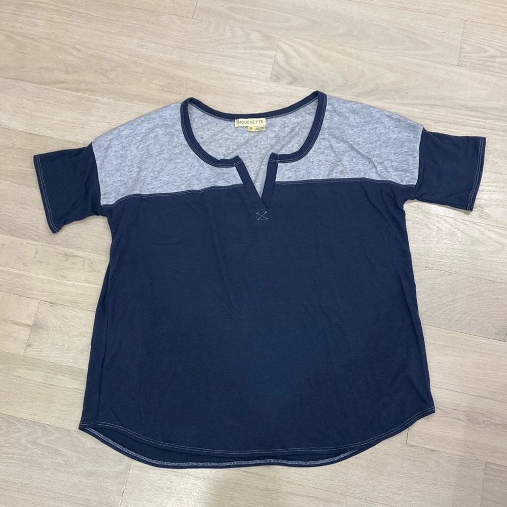 Mouchette Urban Outfitters V-Neck T-Shirt - Small